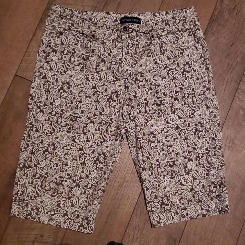 Shorts - Picture 3 of 5